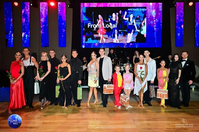 AirDance Christmas Ball 2025