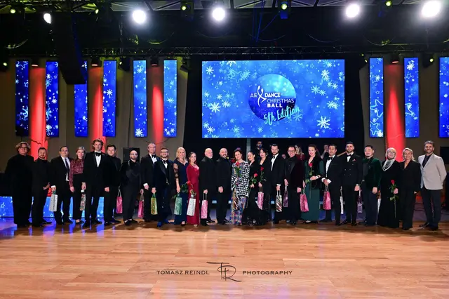AirDance Christmas Ball 2025